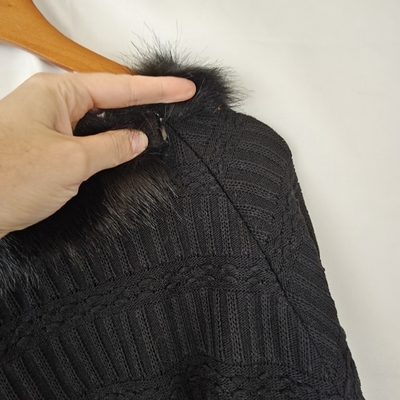 Ming Wang Faux Fur Trim Knit Cape In Black Fringe White Size Medium - Picture 9 of 12